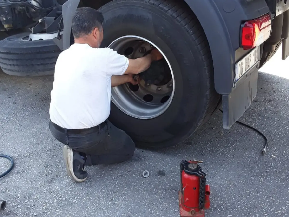 Aslanapa Oto Lastikçi